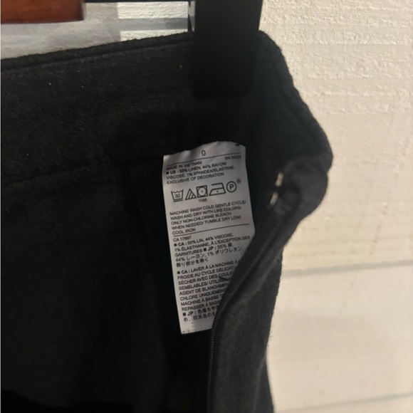 Banana Republic Black Linen High
Waist Tassel Shorts with Side Zip Size 0 - Picture 10 of 10